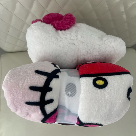Hello Kitty Valentine's Character Pillow & Throw Blanket 40x50in Set - Picture 4 of 7
